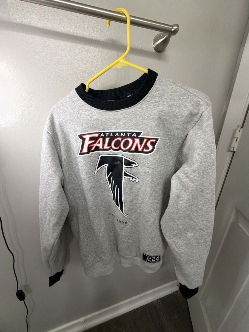 Atlanta Falcons 24 Founders Men’s M Gray Crewneck Sweatshirt NFL Football